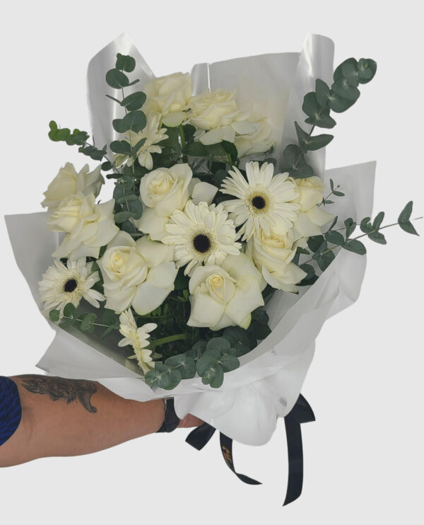 white-rose-bouquet