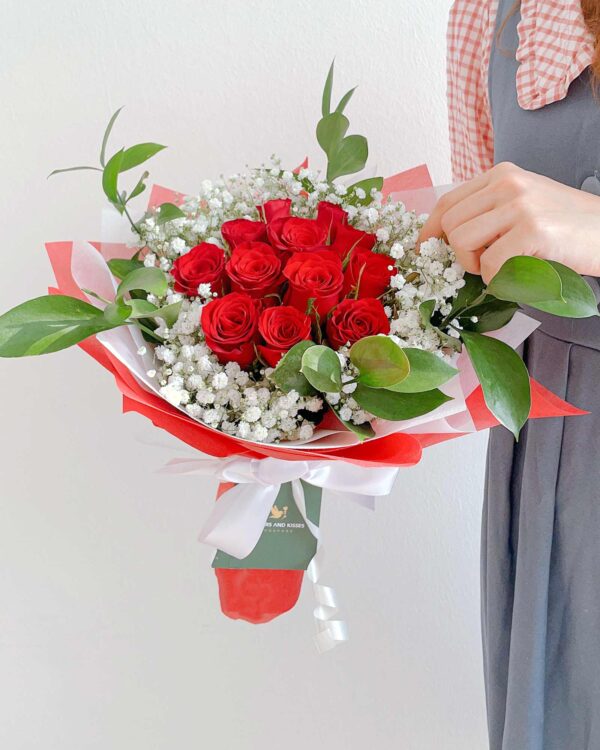 simple 10 red rose bouquet